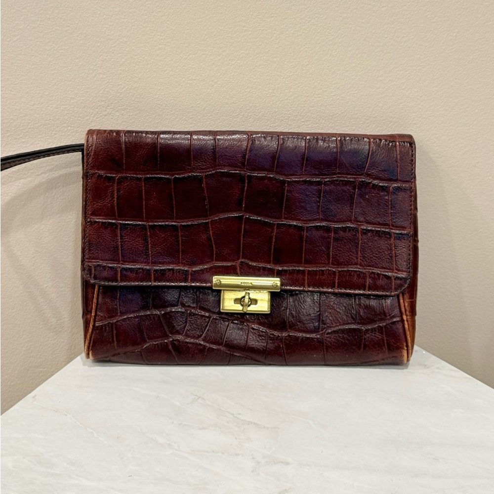 Fossil Elegant Brown Crocodile Pattern Clutch Euc - image 1